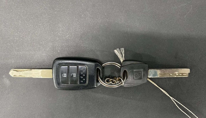 2019 Honda WR-V 1.2L I-VTEC VX MT, CNG, Manual, 33,786 km, Key Close Up