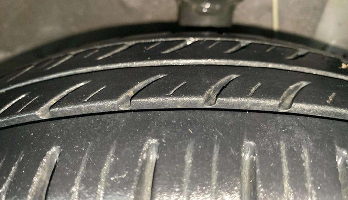 2016 Hyundai Eon ERA PLUS (O), Petrol, Manual, 26,608 km, Right Front Tyre Tread
