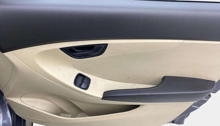 2016 Hyundai Eon ERA PLUS (O), Petrol, Manual, 26,608 km, Driver Side Door Panels Control