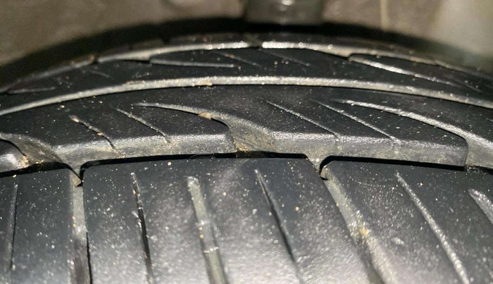 2013 Hyundai Eon ERA +, Petrol, Manual, 52,989 km, Right Front Tyre Tread