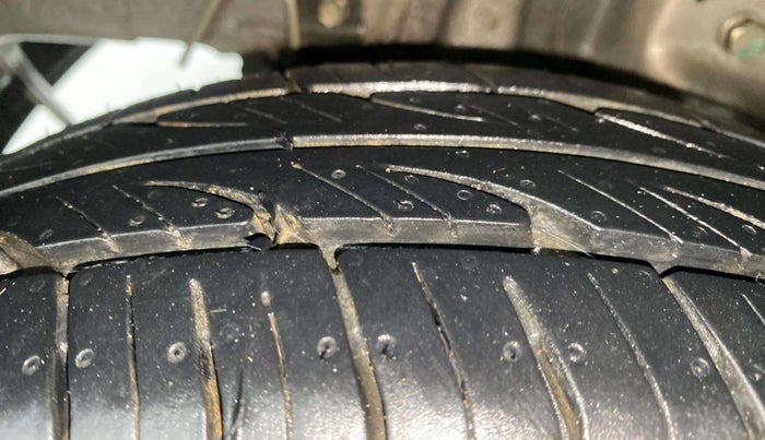 2013 Hyundai Eon ERA +, Petrol, Manual, 52,989 km, Right Rear Tyre Tread