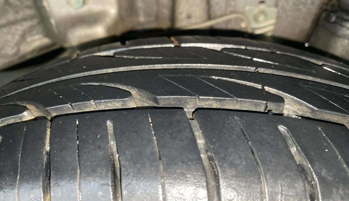 2013 Hyundai Eon ERA +, Petrol, Manual, 52,989 km, Left Rear Tyre Tread