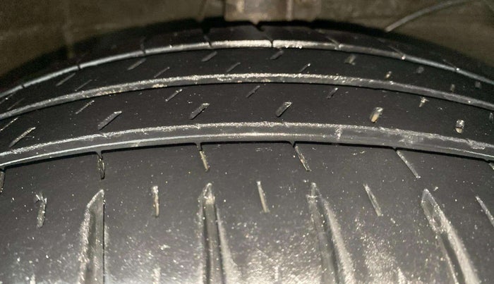 2019 Maruti Ertiga ZXI+ SHVS, Petrol, Manual, 15,606 km, Right Front Tyre Tread