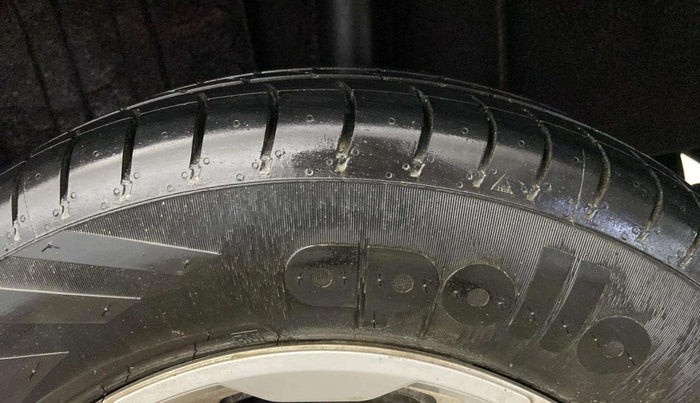 2019 Renault TRIBER RXZ, Petrol, Manual, 35,069 km, Left Rear Tyre Tread