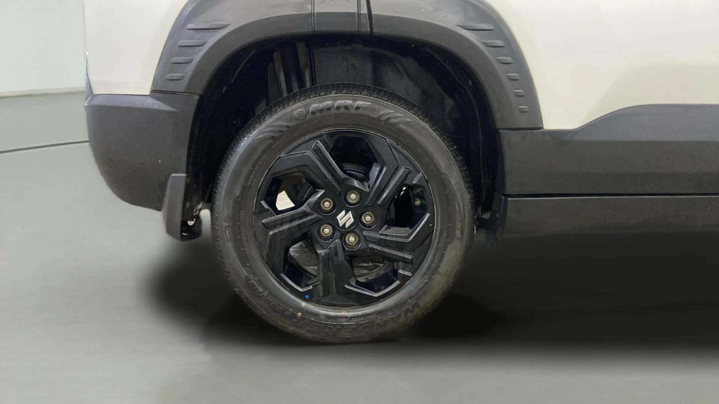 2023 Maruti BREZZA ZXI SMART HYBRID , Petrol, Manual, 12,686 km, Right Rear Wheel