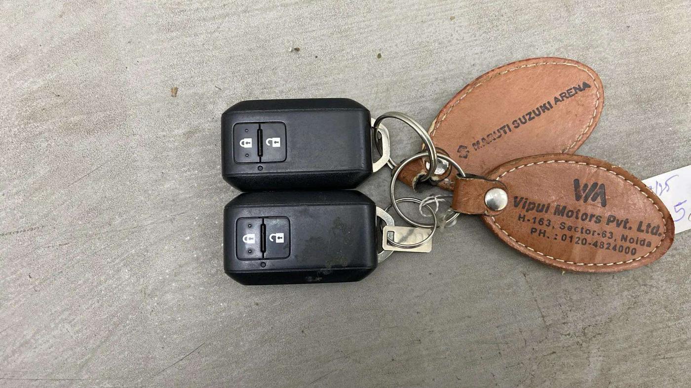 2023 Maruti BREZZA ZXI SMART HYBRID , Petrol, Manual, 12,686 km, Key Close Up