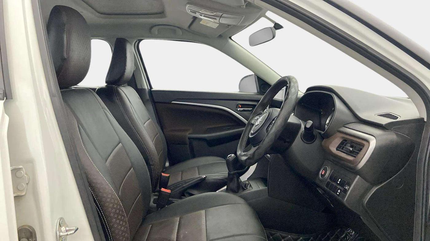 2023 Maruti BREZZA ZXI SMART HYBRID , Petrol, Manual, 12,686 km, Right Side Front Door Cabin
