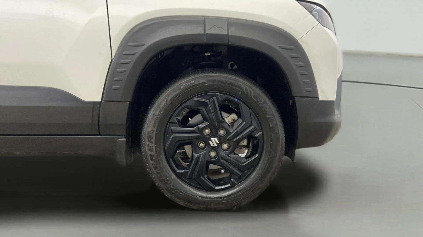 2023 Maruti BREZZA ZXI SMART HYBRID , Petrol, Manual, 12,686 km, Right Front Wheel