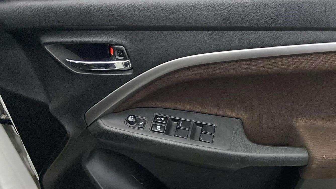 2023 Maruti BREZZA ZXI SMART HYBRID , Petrol, Manual, 12,686 km, Driver Side Door Panels Control