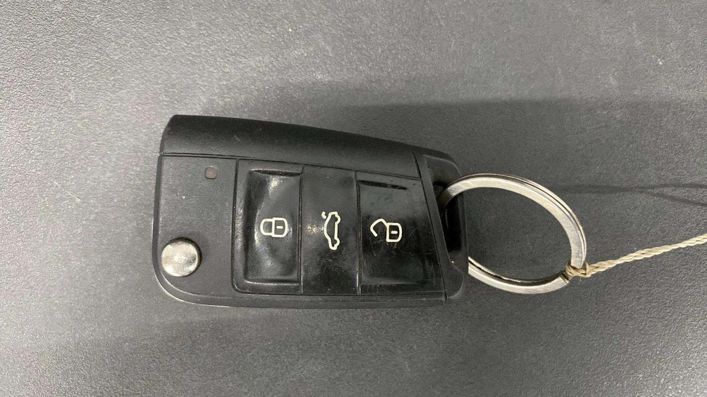 2022 Skoda SLAVIA ACTIVE 1.0L TSI MT, Petrol, Manual, 62,441 km, Key Close Up