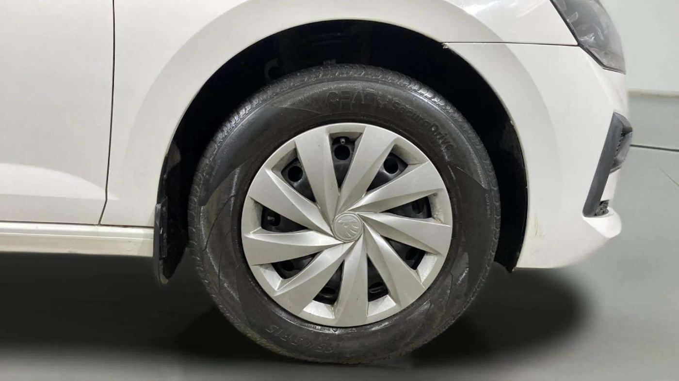 2022 Skoda SLAVIA ACTIVE 1.0L TSI MT, Petrol, Manual, 62,441 km, Right Front Wheel