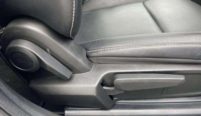 2022 Tata ALTROZ XZ PLUS PETROL, Petrol, Manual, 15,943 km, Driver Side Adjustment Panel