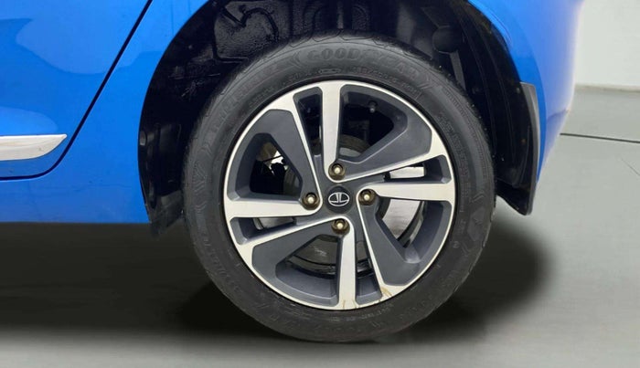2022 Tata ALTROZ XZ PLUS PETROL, Petrol, Manual, 15,943 km, Left Rear Wheel