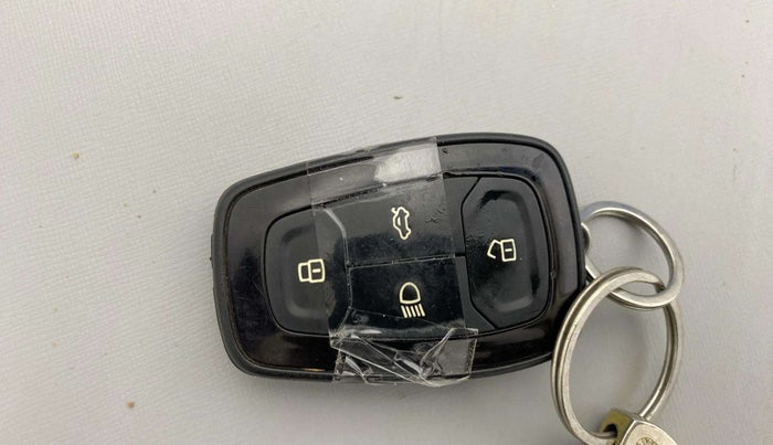 2022 Tata ALTROZ XZ PLUS PETROL, Petrol, Manual, 15,943 km, Key Close Up