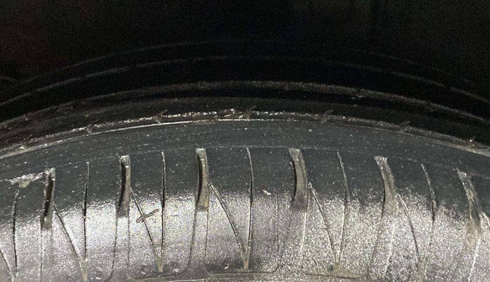 2020 KIA SONET HTK PLUS 1.5 AT, Diesel, Automatic, 97,886 km, Right Rear Tyre Tread