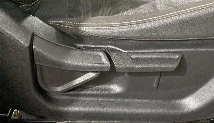 2020 KIA SONET HTK PLUS 1.5 AT, Diesel, Automatic, 97,886 km, Driver Side Adjustment Panel