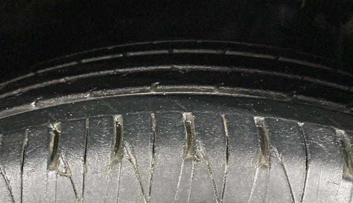 2020 KIA SONET HTK PLUS 1.5 AT, Diesel, Automatic, 97,886 km, Right Front Tyre Tread