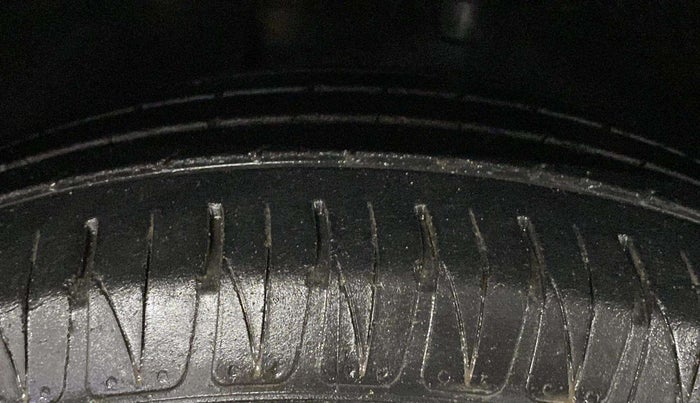 2020 KIA SONET HTK PLUS 1.5 AT, Diesel, Automatic, 97,886 km, Left Front Tyre Tread