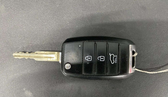 2020 KIA SONET HTK PLUS 1.5 AT, Diesel, Automatic, 97,886 km, Key Close Up