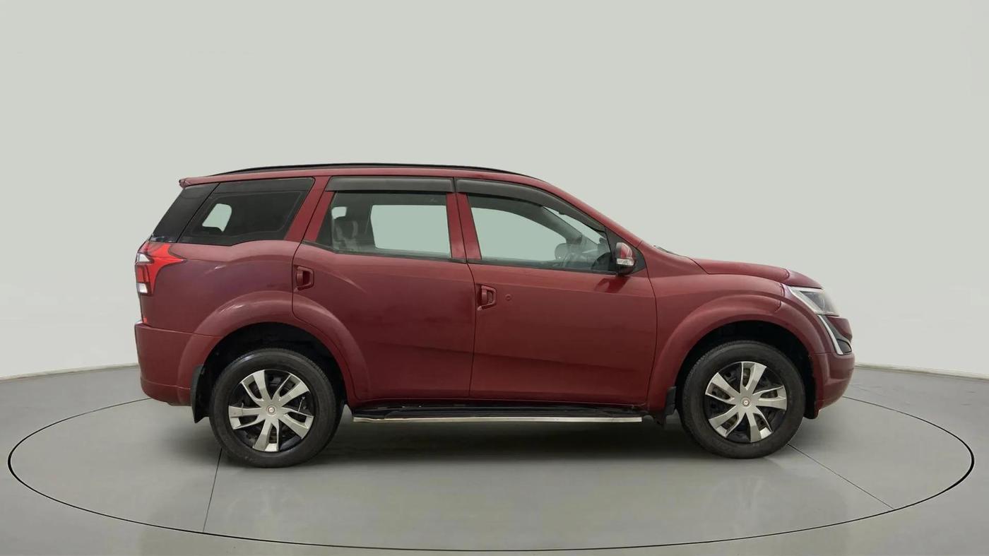 2019 Mahindra XUV500 W5, Diesel, Manual, 54,872 km, Right Side View