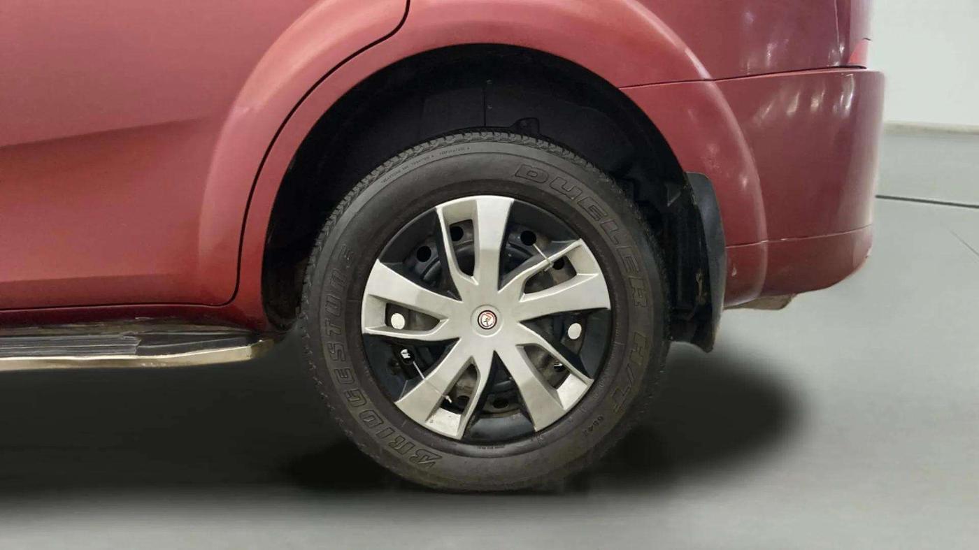 2019 Mahindra XUV500 W5, Diesel, Manual, 54,872 km, Left Rear Tyre Tread