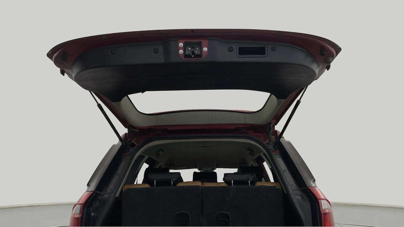 2019 Mahindra XUV500 W5, Diesel, Manual, 54,872 km, Boot Door Open