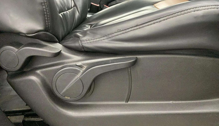 2019 Mahindra XUV500 W5, Diesel, Manual, 54,649 km, Driver Side Adjustment Panel