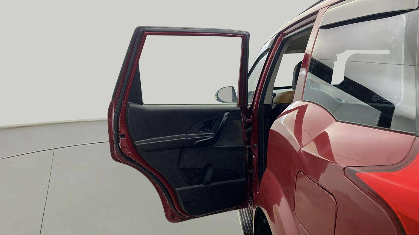 2019 Mahindra XUV500 W5, Diesel, Manual, 54,872 km, LHS Rear Door