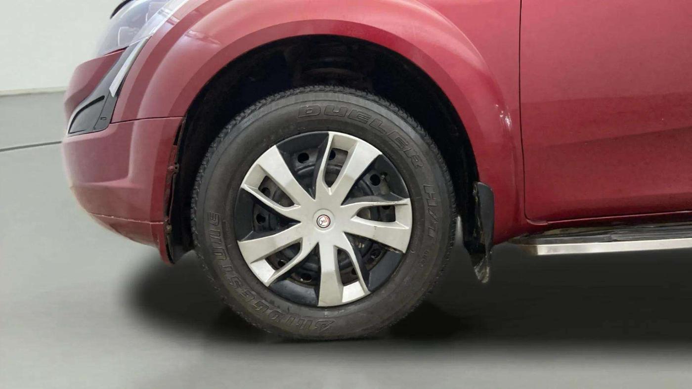 2019 Mahindra XUV500 W5, Diesel, Manual, 54,872 km, Left Front Wheel
