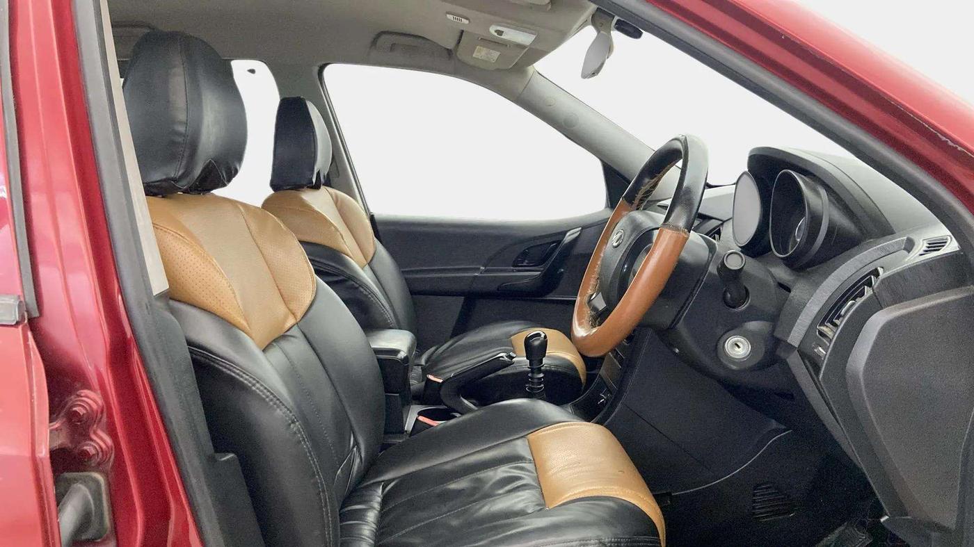 2019 Mahindra XUV500 W5, Diesel, Manual, 54,872 km, Right Side Front Door Cabin