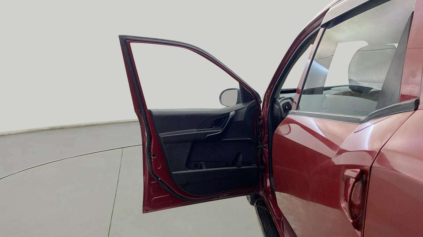 2019 Mahindra XUV500 W5, Diesel, Manual, 54,872 km, LHS Front Door