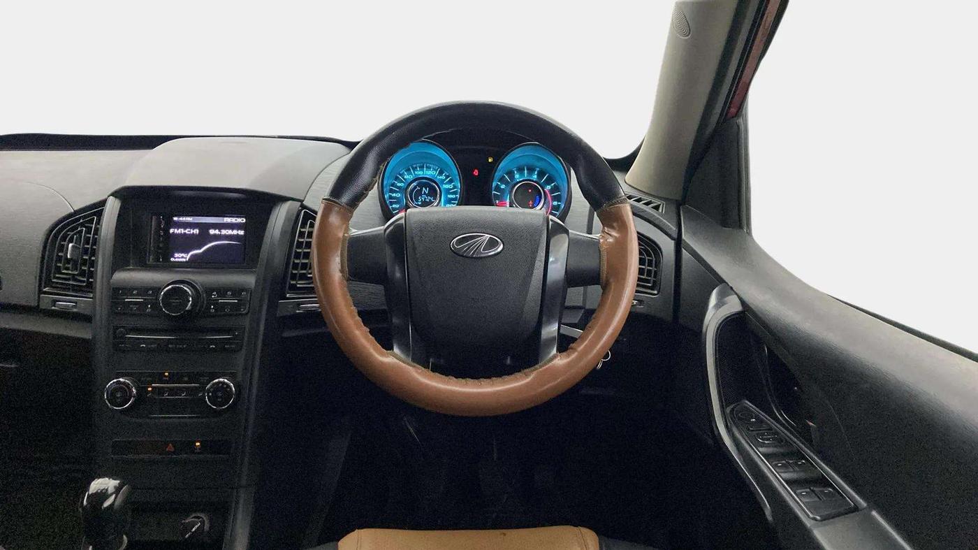 2019 Mahindra XUV500 W5, Diesel, Manual, 54,872 km, Steering Wheel Close Up