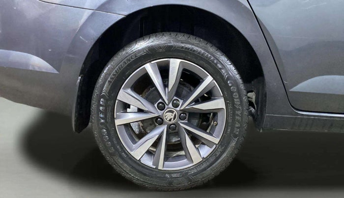 2022 Skoda SLAVIA STYLE 1.0L TSI MT, Petrol, Manual, 30,259 km, Right Rear Wheel