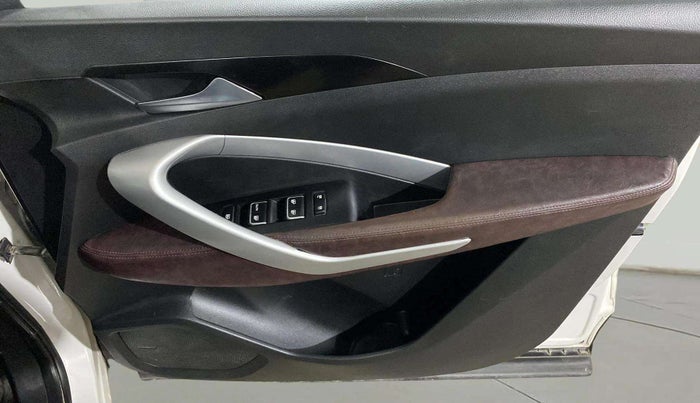 2020 MG HECTOR SUPER HYBRID 1.5 PETROL, Petrol, Manual, 43,049 km, Driver Side Door Panels Control