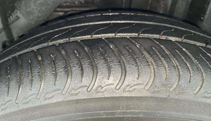 2019 Ford New Figo TITANIUM 1.2 PETROL MT, Petrol, Manual, 79,172 km, Left Rear Tyre Tread