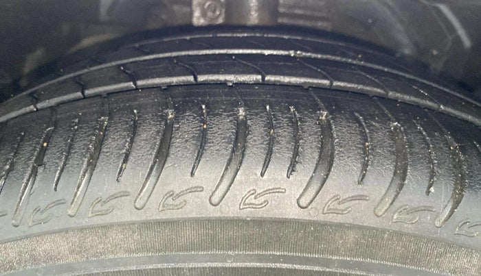 2019 Ford New Figo TITANIUM 1.2 PETROL MT, Petrol, Manual, 79,172 km, Right Front Tyre Tread
