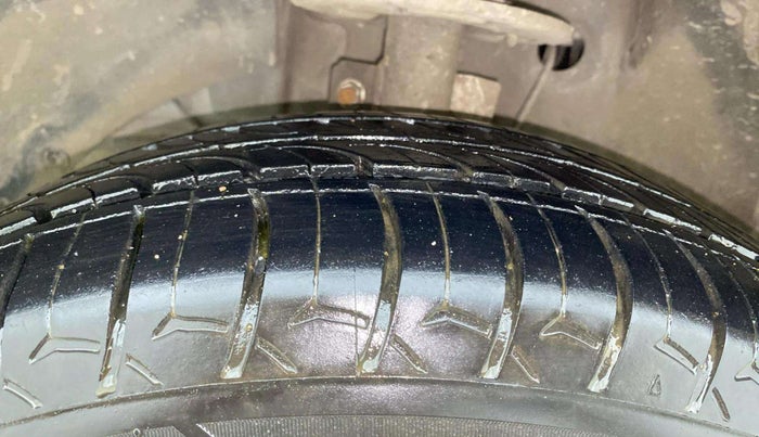 2017 Maruti Dzire ZDI PLUS AMT, Diesel, Automatic, 58,065 km, Left Front Tyre Tread