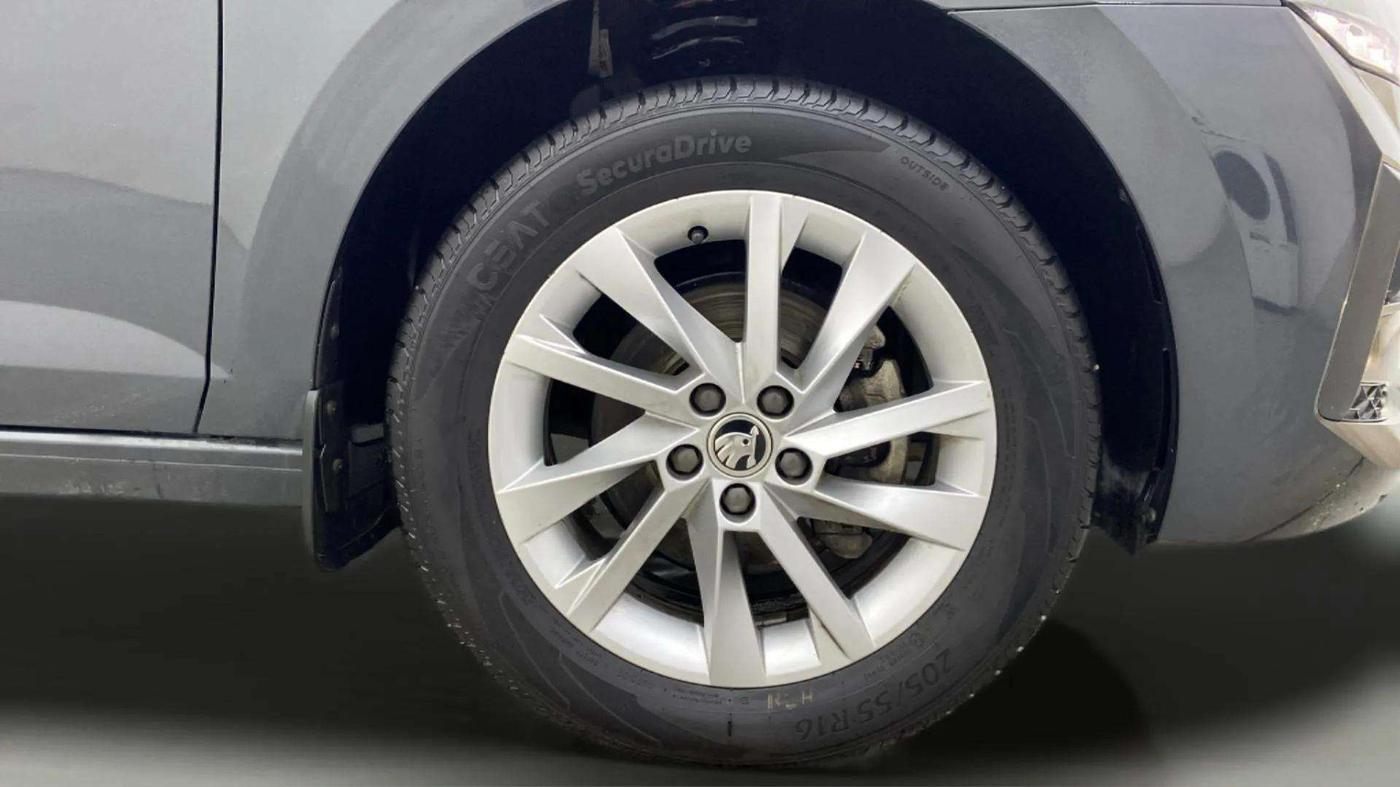 2023 Skoda SLAVIA AMBITION 1.0L TSI AT, Petrol, Automatic, 12,391 km, Right Front Wheel