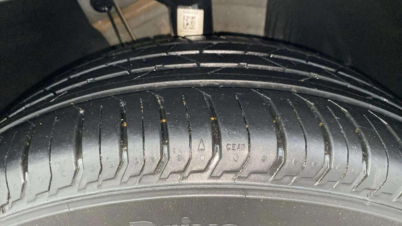 2023 Skoda SLAVIA AMBITION 1.0L TSI AT, Petrol, Automatic, 12,391 km, Right Front Tyre Tread
