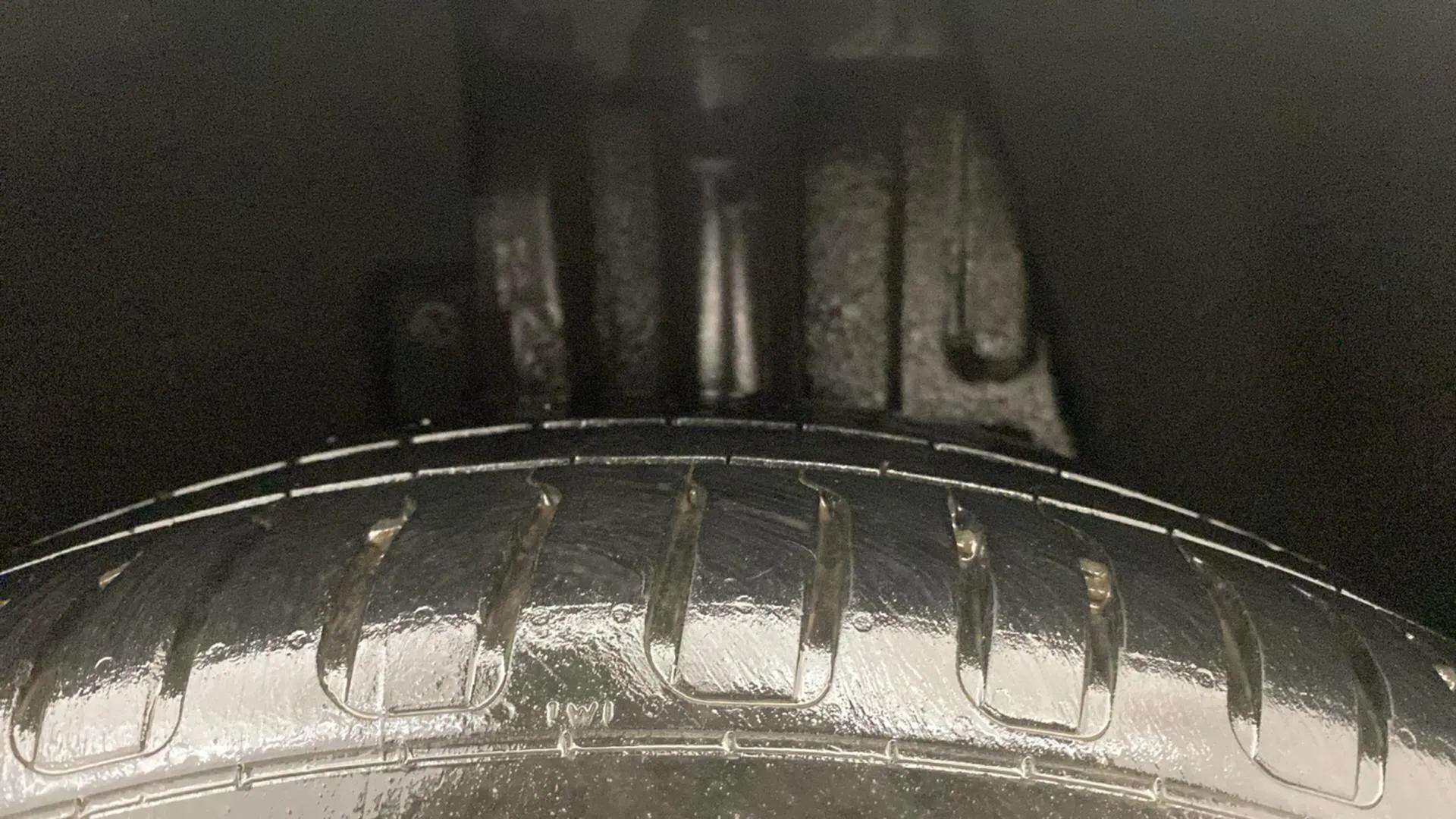 LHS-Rear-Tyre-Tread-21