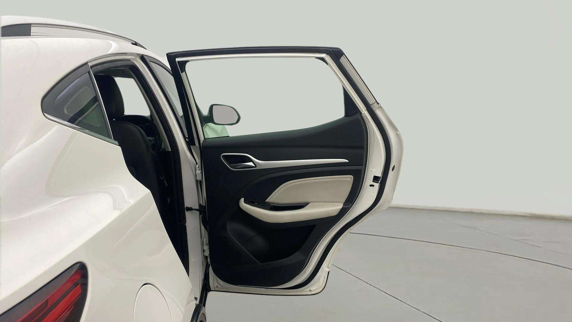 RHS-Rear-Door-Open-33
