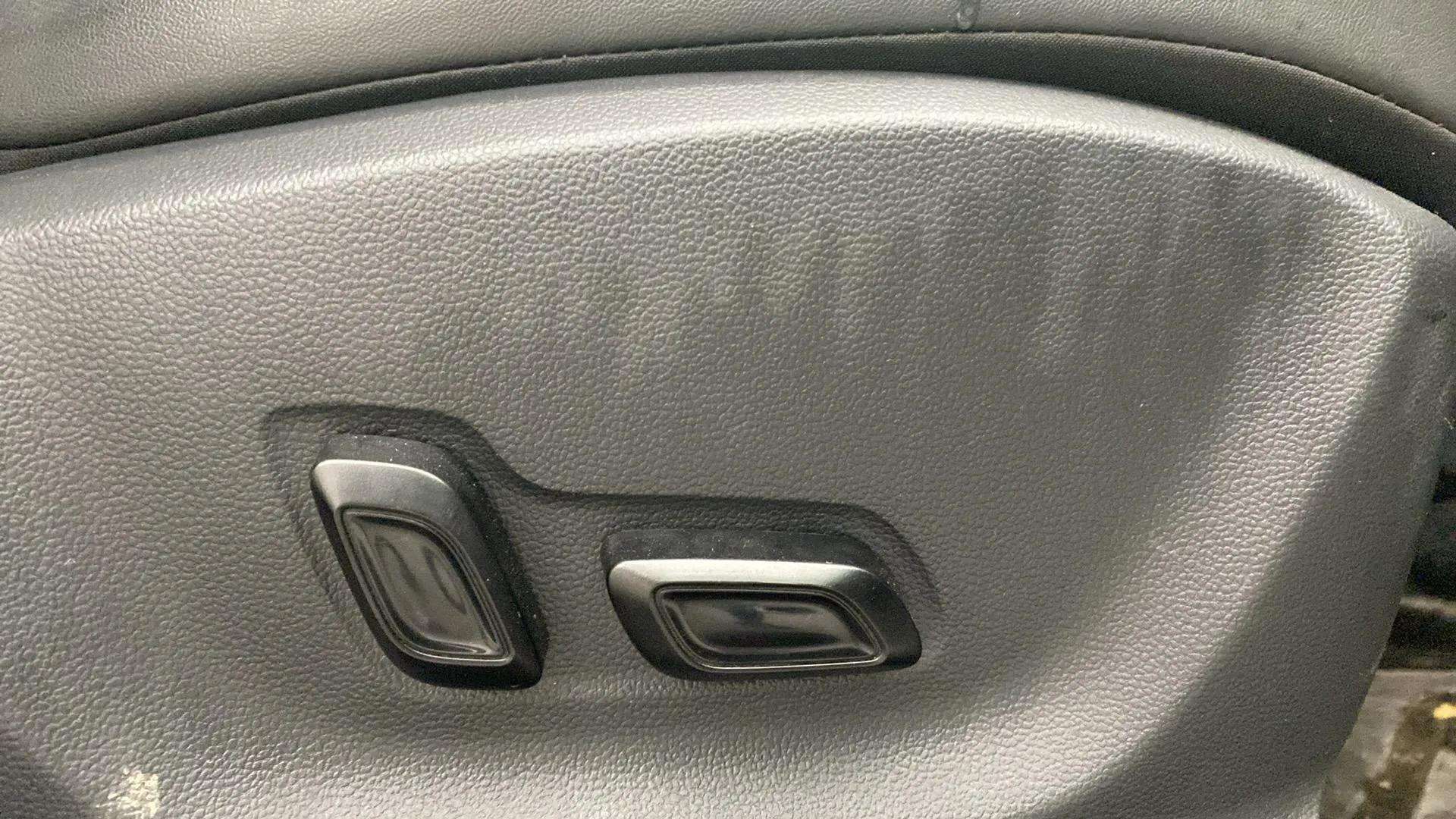 Driver-side-adjustment-panel-40