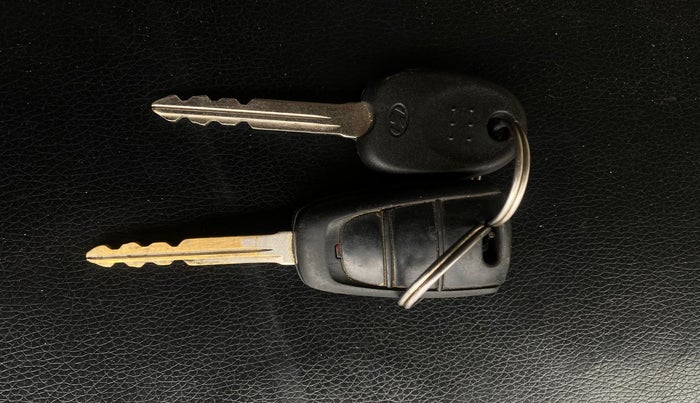 2019 Hyundai NEW SANTRO SPORTZ MT, Petrol, Manual, 25,106 km, Key Close Up