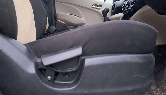 2019 Hyundai NEW SANTRO SPORTZ MT, Petrol, Manual, 25,106 km, Driver Side Adjustment Panel