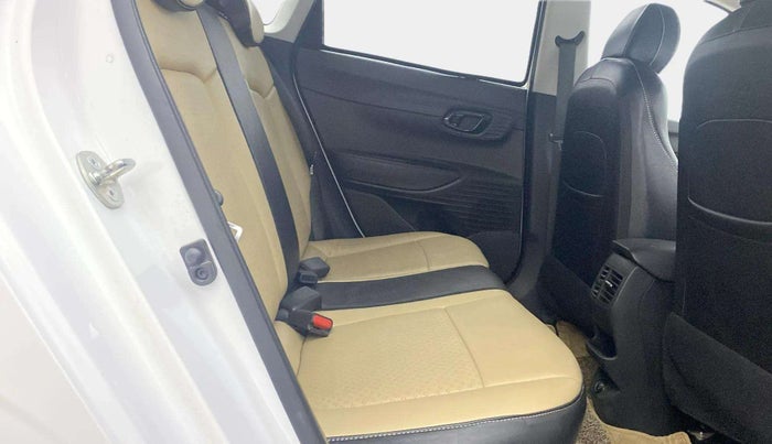2023 Hyundai NEW I20 SPORTZ 1.2 IVT, Petrol, Automatic, 25,572 km, Right Side Rear Door Cabin