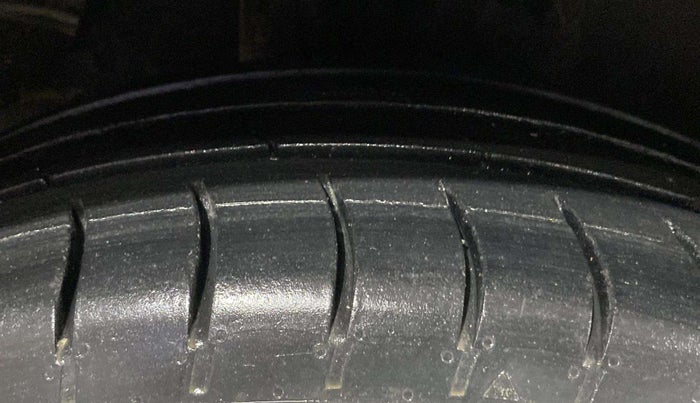 2017 Hyundai Creta SX PLUS 1.6 PETROL, Petrol, Manual, 74,457 km, Right Rear Tyre Tread
