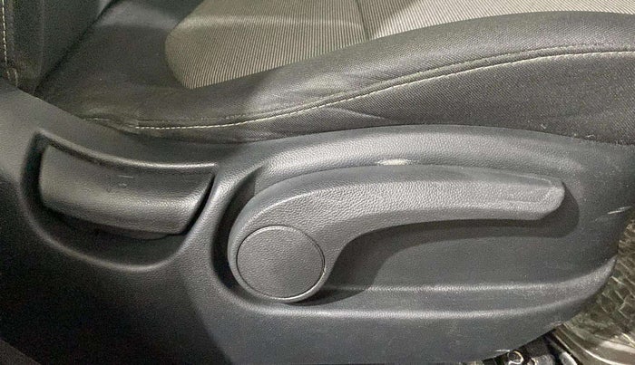 2017 Hyundai Creta SX PLUS 1.6 PETROL, Petrol, Manual, 74,457 km, Driver Side Adjustment Panel