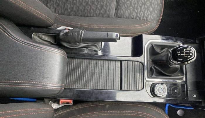 2022 Renault Kiger RXZ MT, Petrol, Manual, 32,706 km, Gear Lever