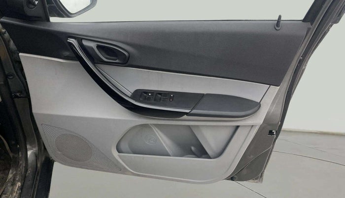 2020 Tata Tiago XT PETROL, Petrol, Manual, 50,059 km, Driver Side Door Panels Control