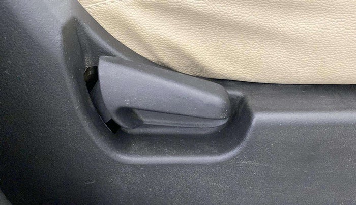 2014 Maruti Wagon R 1.0 VXI, Petrol, Manual, 39,908 km, Driver Side Adjustment Panel
